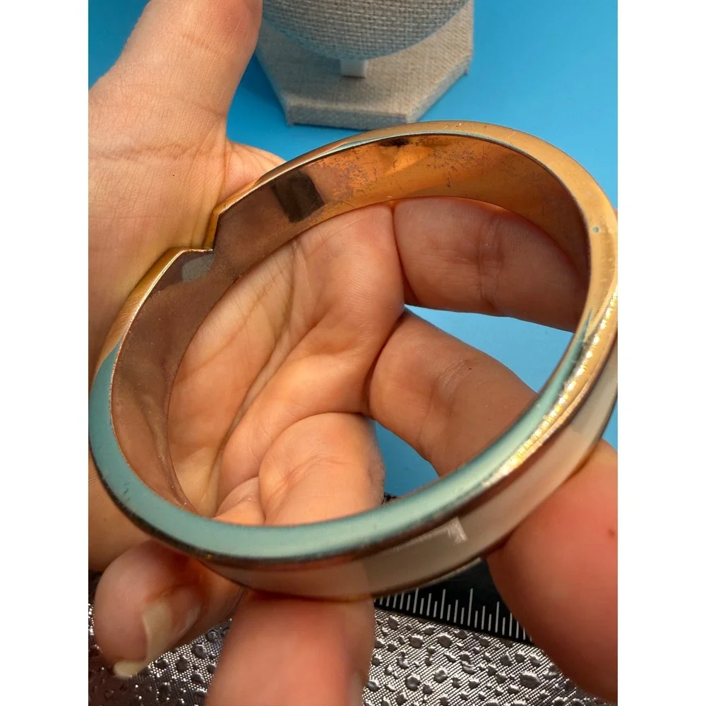 Sam Edelman Cream Enamel Gold Tone V Notch‎ Bangle Bracelet Stackable Accessory
